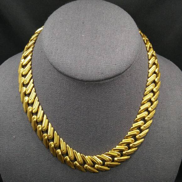 Vintage Monet Gold Plated Wide Chain Choker Necklace Interlocking Links 1980s - Picture 6 of 10